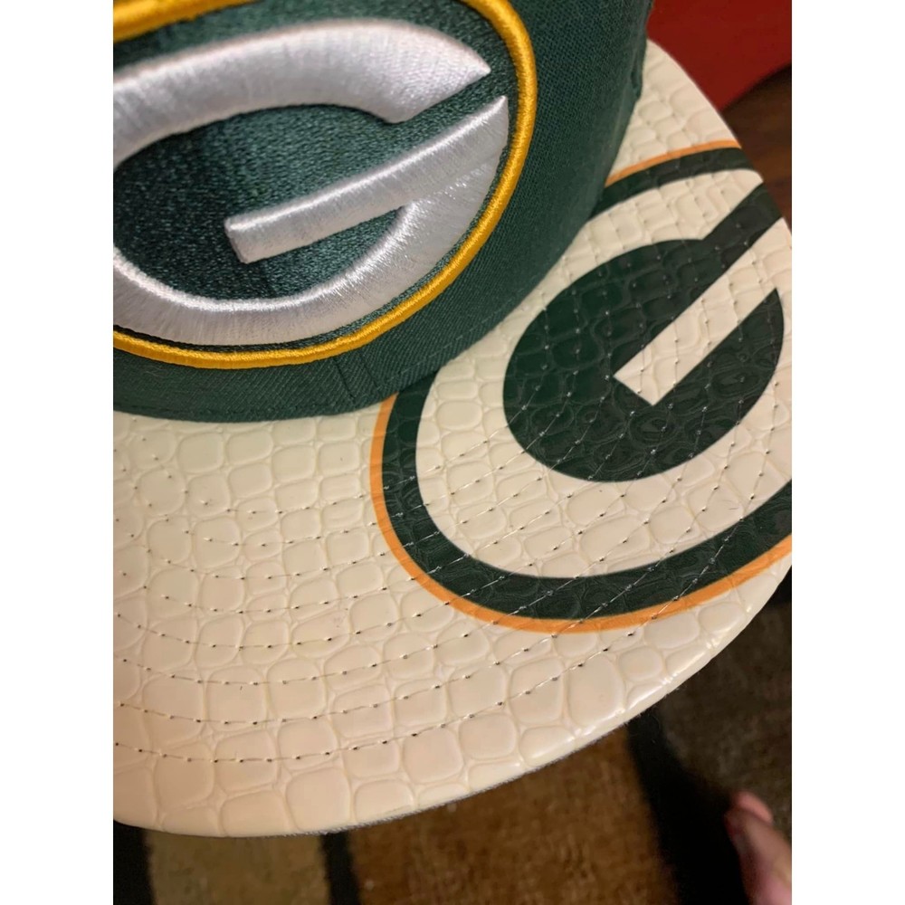 Green Bay Packer New Era 9Fifty Patent Faux Leather Brim Embroider Snap Back M-L